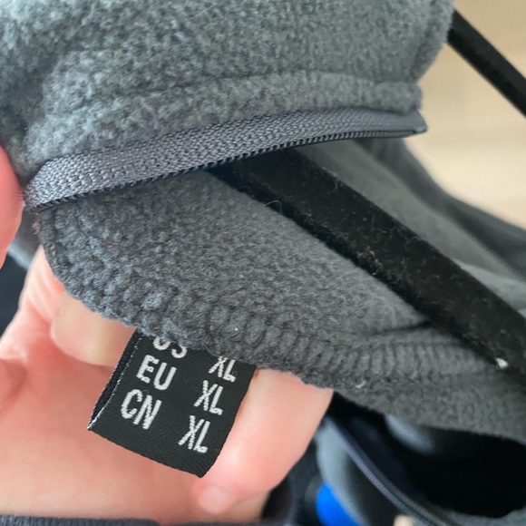 UNWORN XL FLEECE HOODIE. Brand new and purchased from a department store - Picture 3 of 3